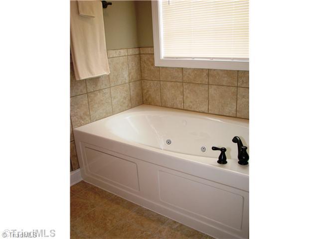5084 Peppertree Road Clemmons, NC 27012 - Photo 7 of 16 Master Bath/Spa.