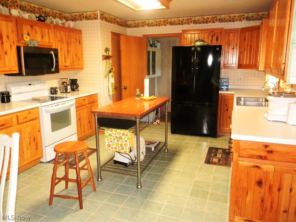22722 Hanselman Road Homeworth, OH 44634 - Photo 9 of 24