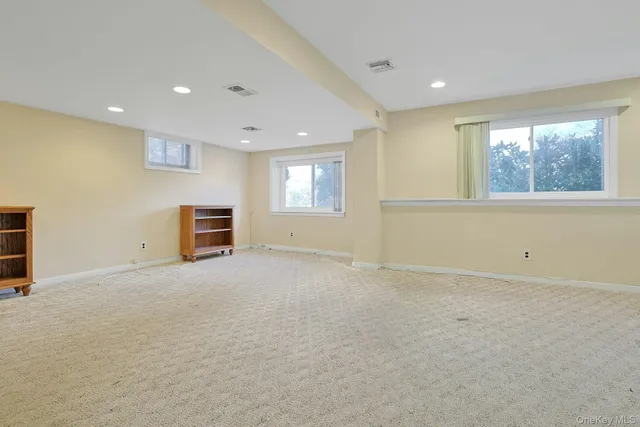 a view of empty room with window