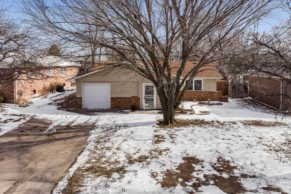 $199,900 | 4410 North Edgemoor Street, Bel Aire, KS 67220