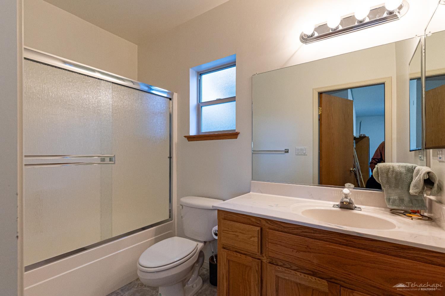 26681 Stirrup Way Tehachapi, CA 93561 - Photo 35 of 55 Full bathroom off 3 car garage...