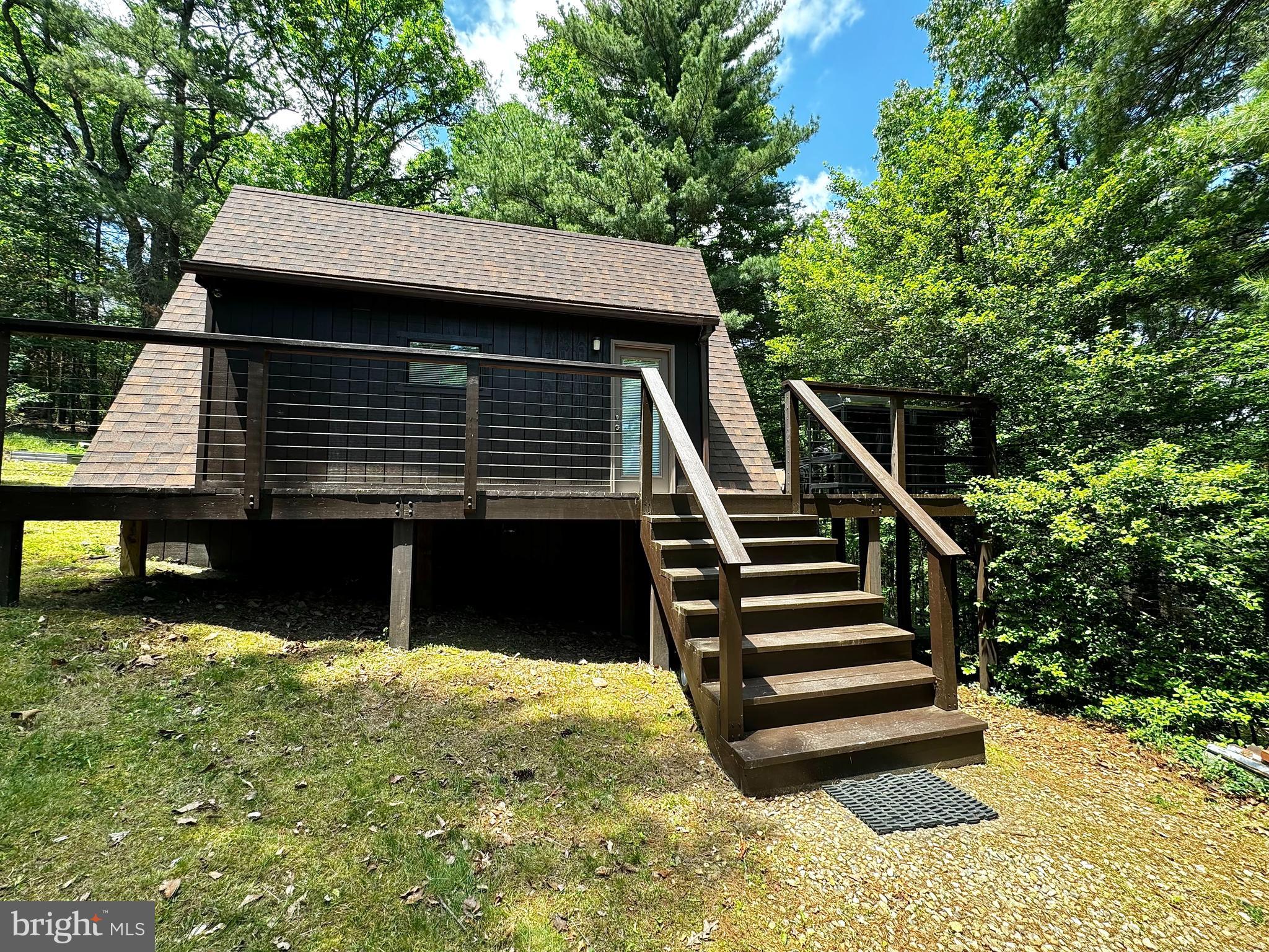 393 South Maple Road Mount Jackson, VA 22842 - Photo 4 of 28 Stairs to wrap around deck