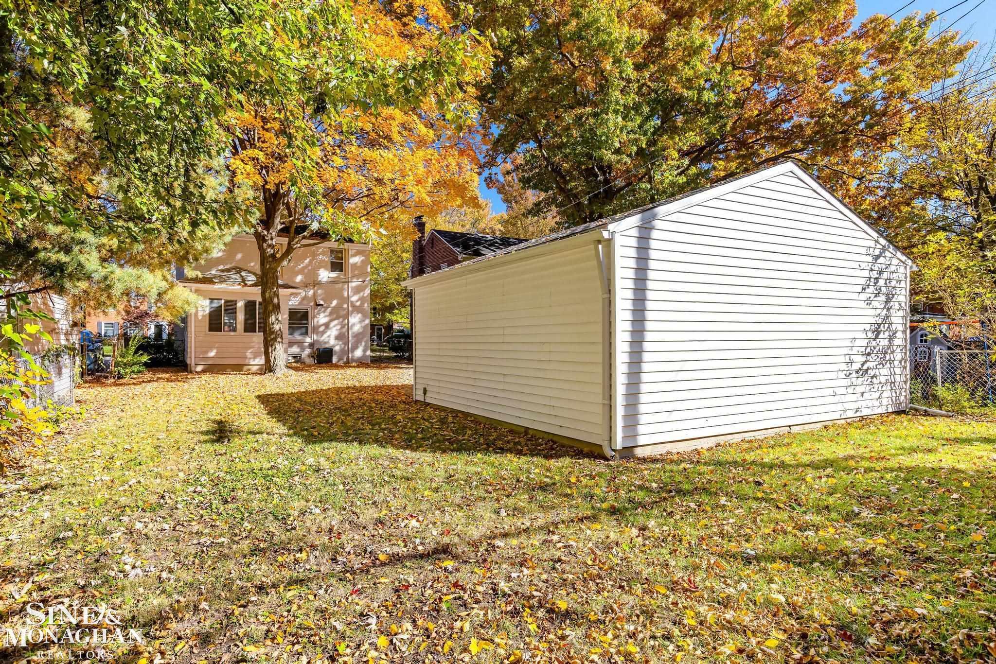 1685 Bournemouth Road Grosse Pointe Woods, MI 48236 - Photo 26 of 32