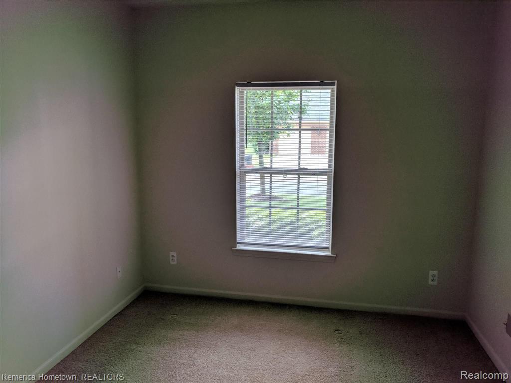11820 Farmington Road, Unit 71 Livonia, MI 48150 - Photo 4 of 8
