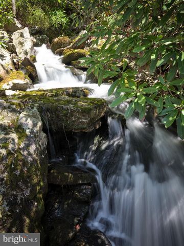 $825,000 | 614 Graystones Jeras Road, Albrightsville, PA 18210