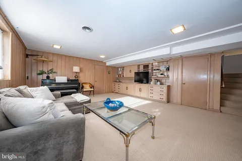 $975,000 | 528 Wynlyn Road, Wynnewood, PA 19096