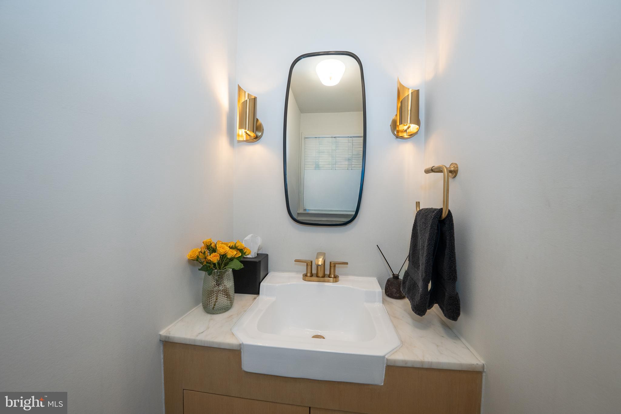 528 Wynlyn Road Wynnewood, PA 19096 - Photo 4 of 33 Powder Room