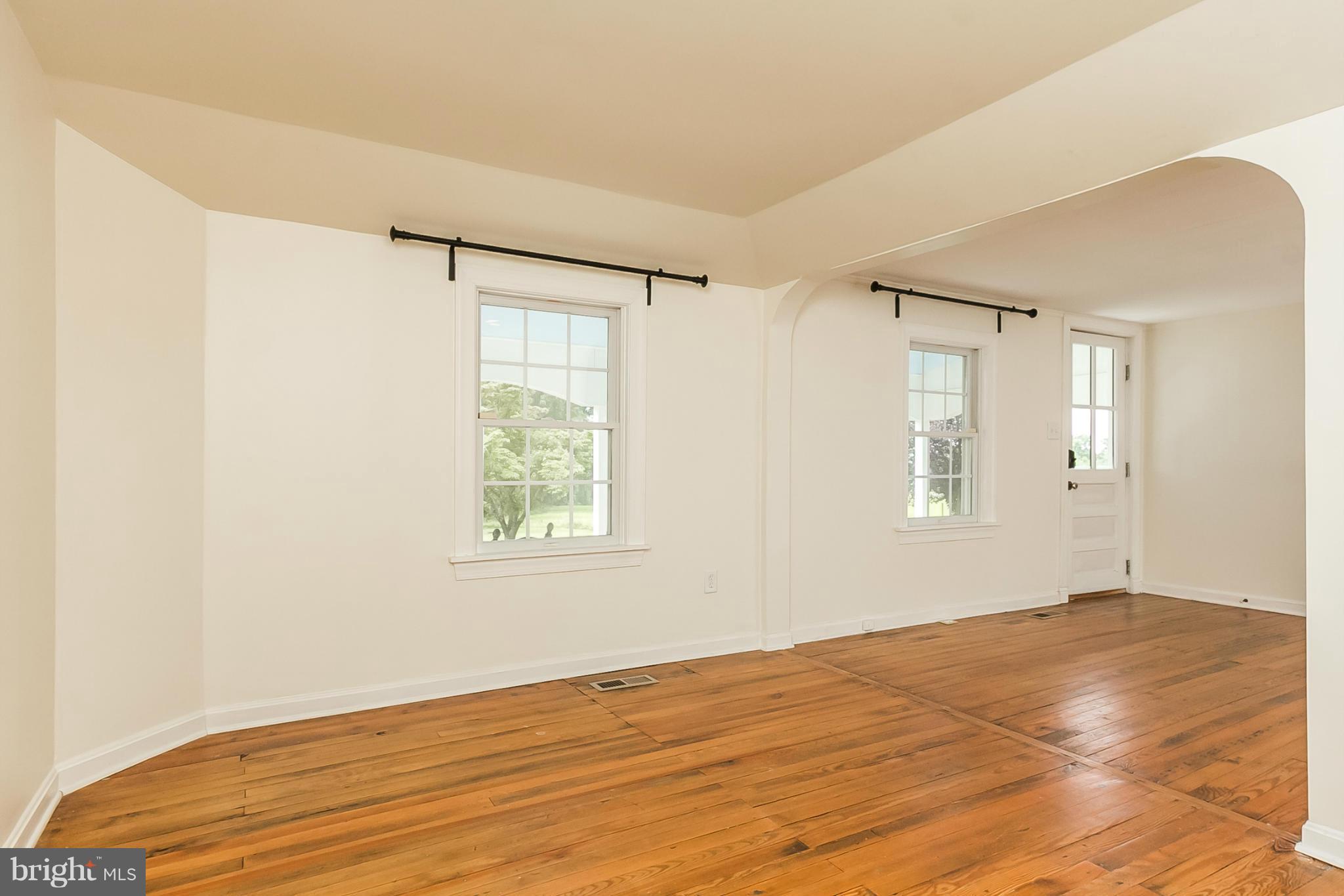 19300 Burke Road White Hall, MD 21161 - Photo 3 of 27 Living Room