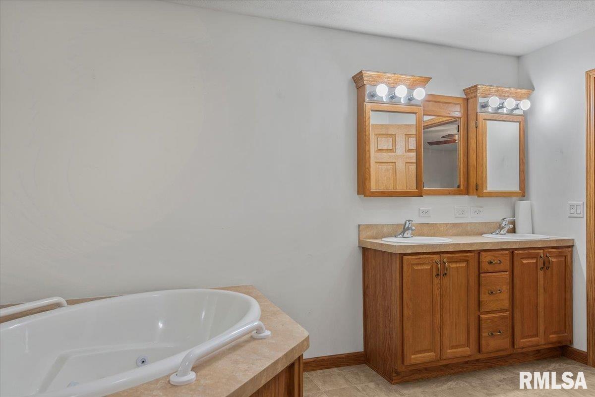 2800 Vía Rosso, Unit 102 Springfield, IL 62703 - Photo 13 of 27 Gallery Image 13