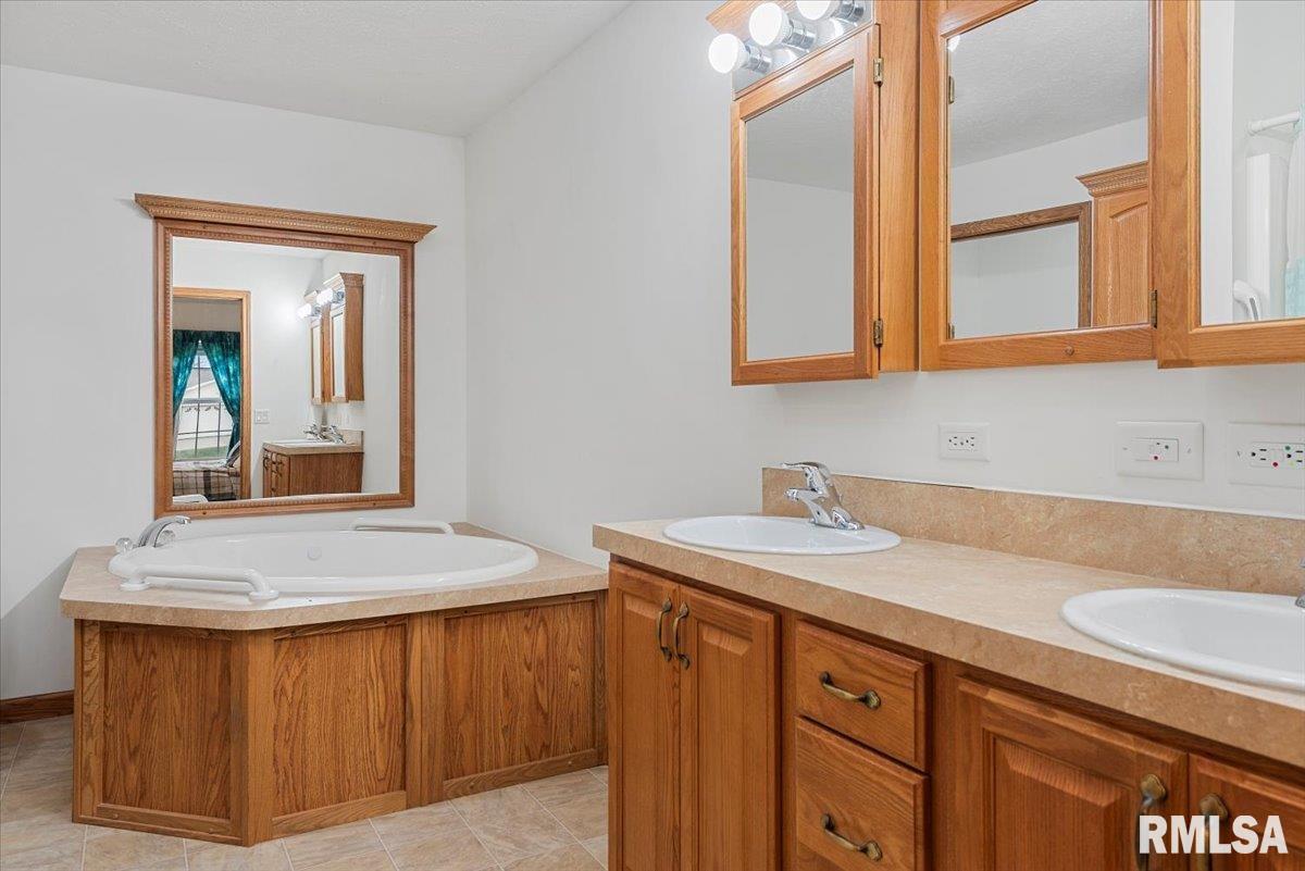 2800 Vía Rosso, Unit 102 Springfield, IL 62703 - Photo 14 of 27 Gallery Image 14