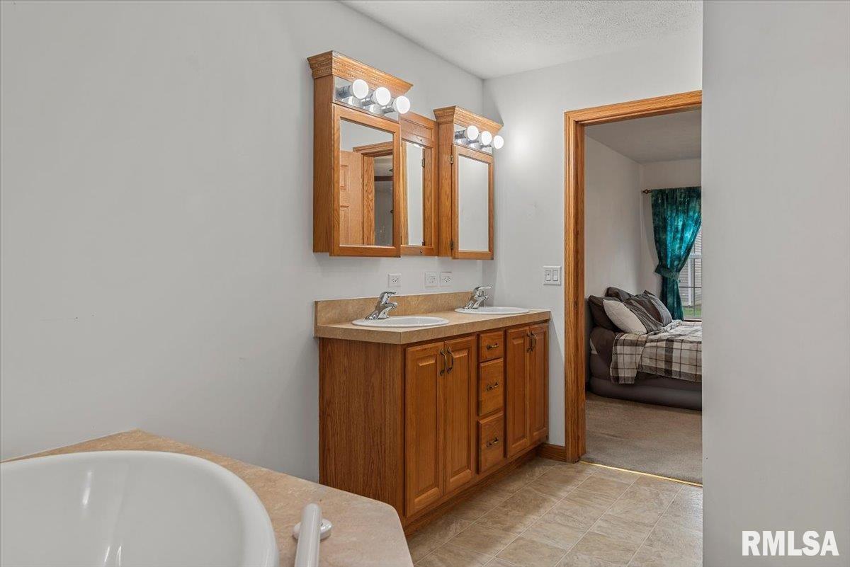 2800 Vía Rosso, Unit 102 Springfield, IL 62703 - Photo 15 of 27 Gallery Image 15