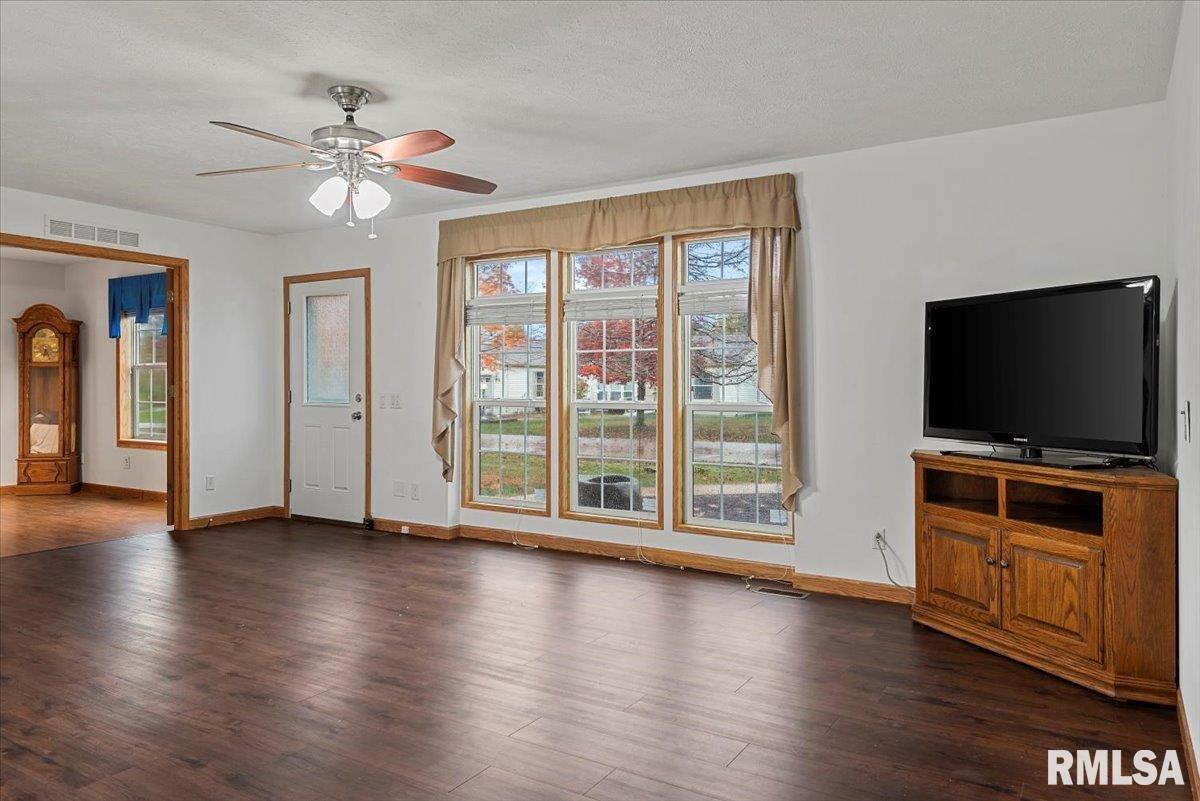 2800 Vía Rosso, Unit 102 Springfield, IL 62703 - Photo 5 of 27 Gallery Image 5