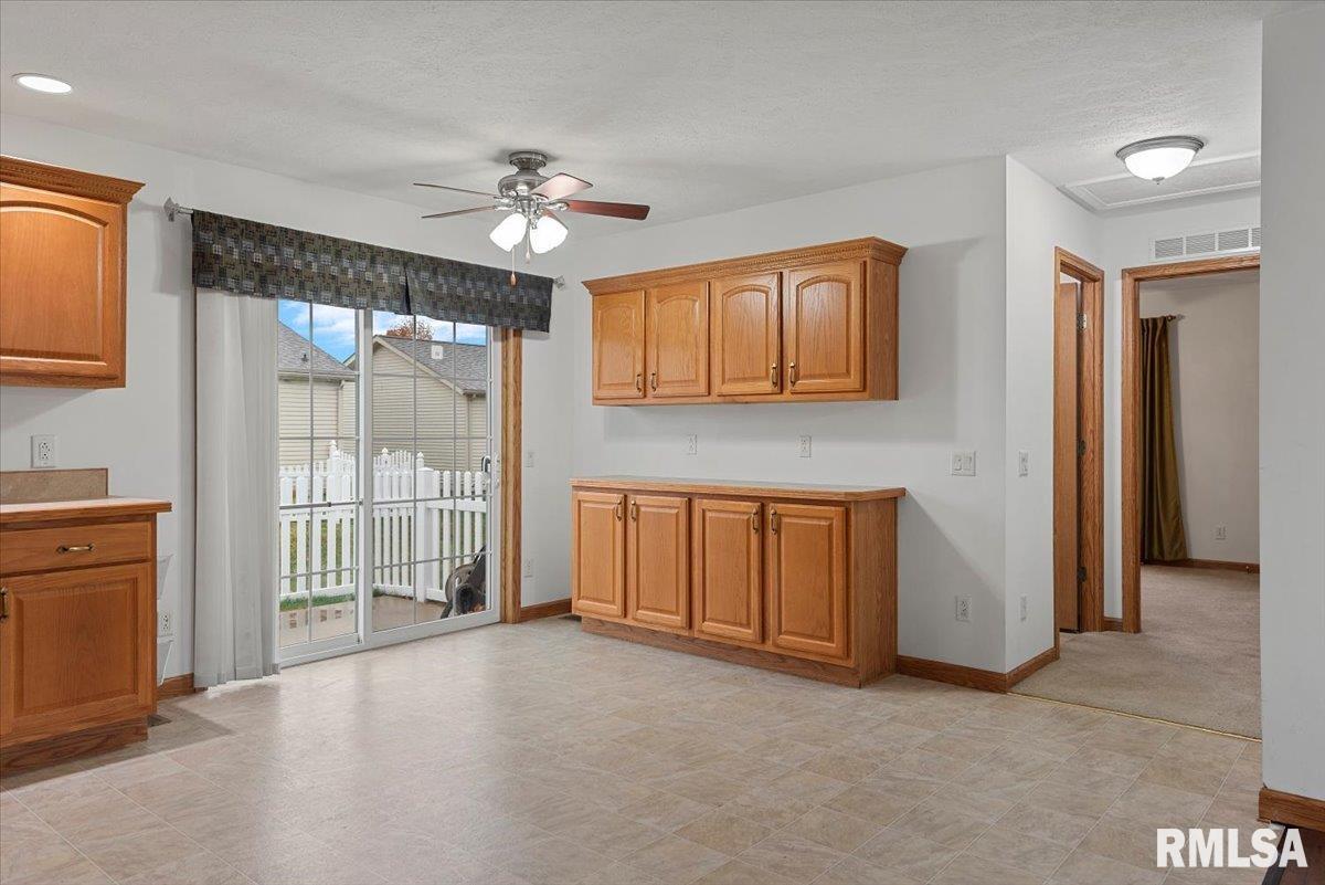 2800 Vía Rosso, Unit 102 Springfield, IL 62703 - Photo 6 of 27 Gallery Image 6
