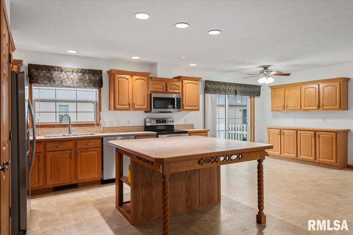 2800 Vía Rosso, Unit 102 Springfield, IL 62703 - Photo 8 of 27 Gallery Image 8