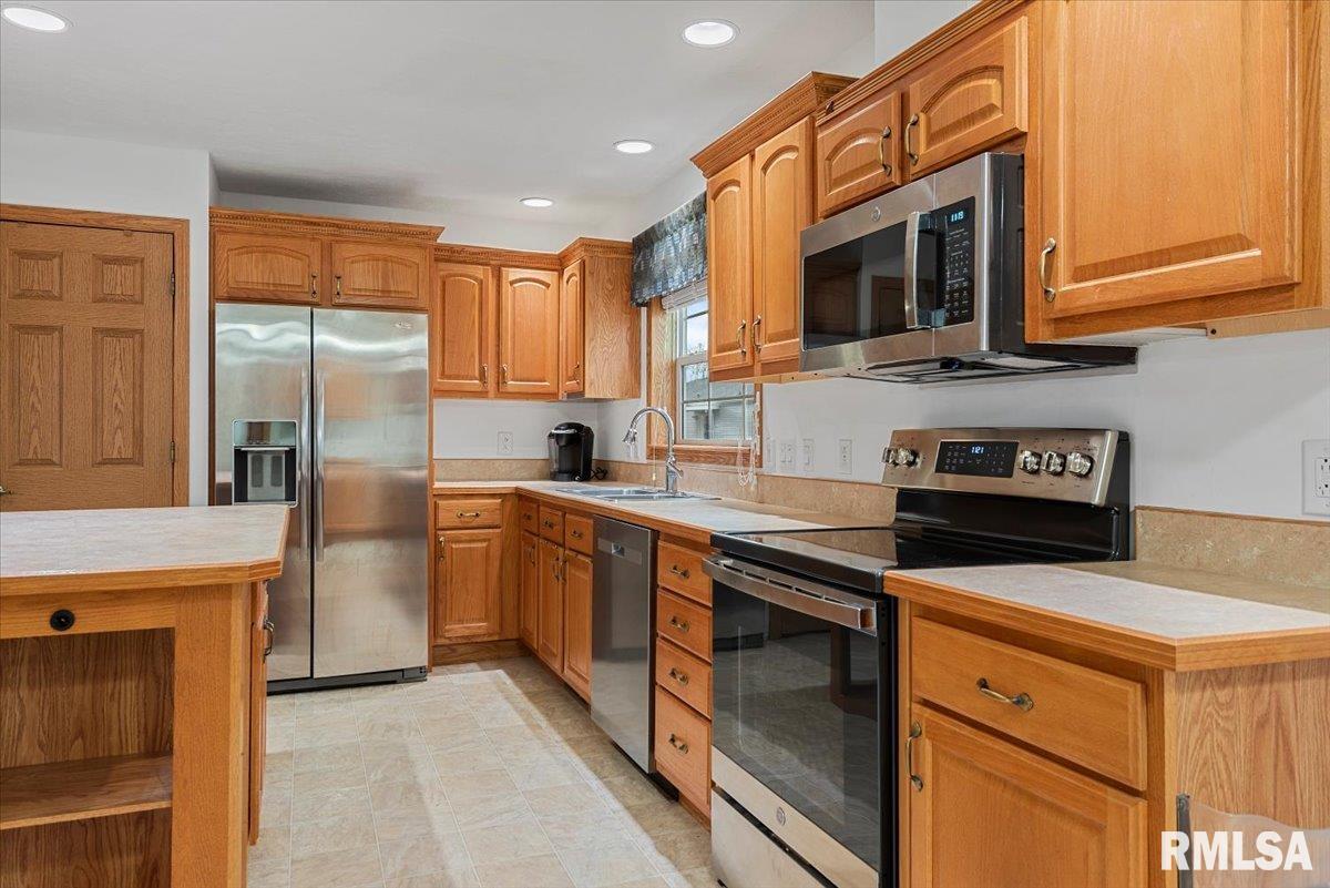 2800 Vía Rosso, Unit 102 Springfield, IL 62703 - Photo 9 of 27 Gallery Image 9