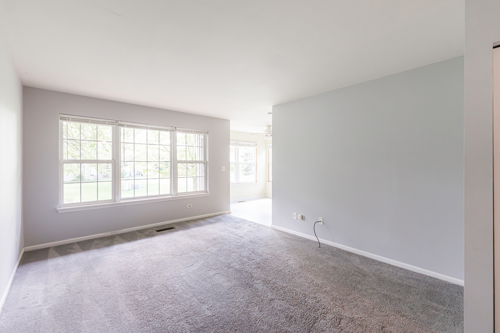 1202 North Red Oak Circle, Unit 2 Round Lake Beach, IL 60073 - Photo 5 of 19 an empty room with a window