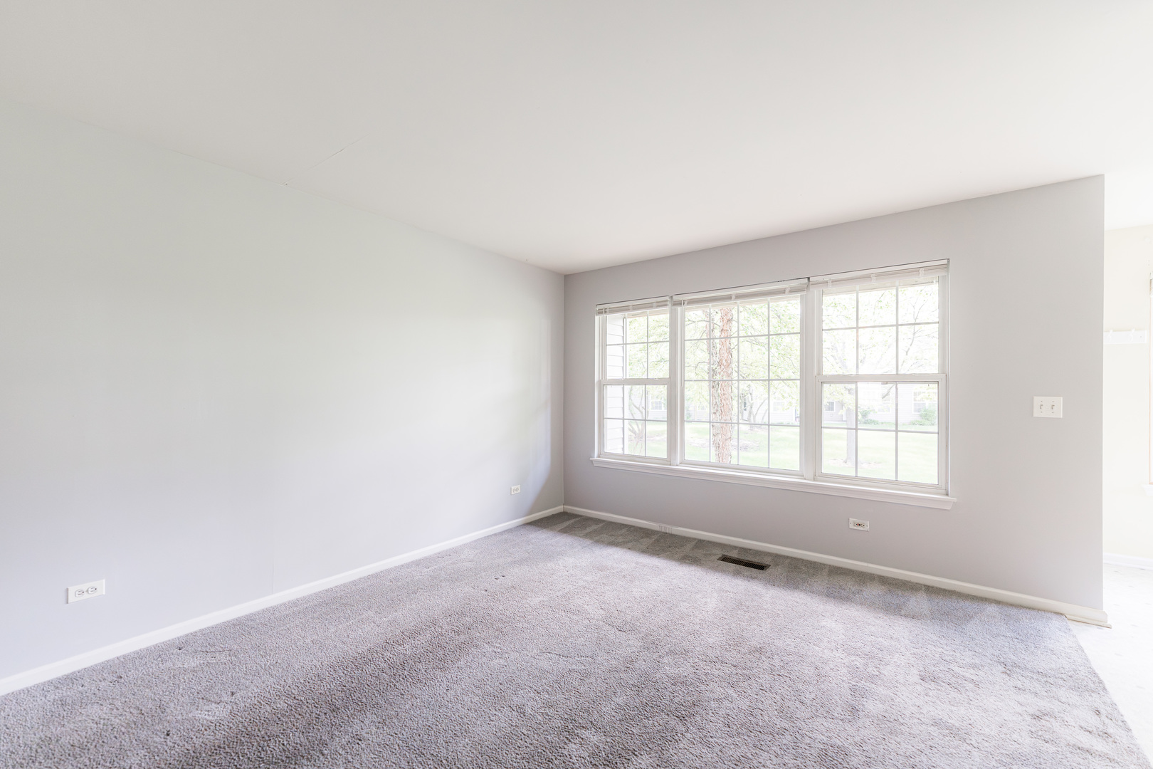 1202 North Red Oak Circle, Unit 2 Round Lake Beach, IL 60073 - Photo 7 of 19 an empty room with a window