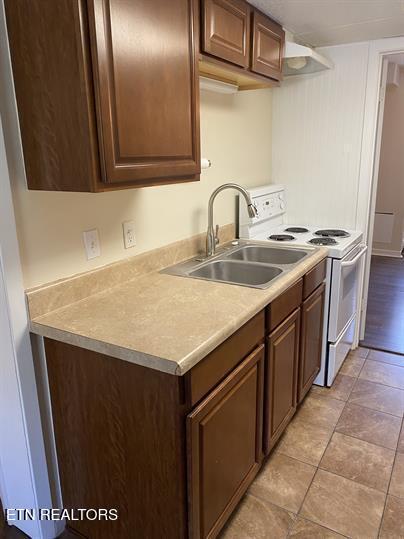 526 Rhodwin Avenue Maryville, TN 37803 - Photo 4 of 11 b92e5e90-b769-44f2-be74-f859621eca1e