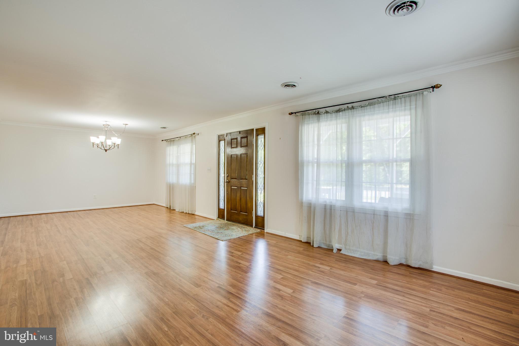 655 Courthouse Road Stafford, VA 22554 - Photo 9 of 47 Living room and/or dining area or office