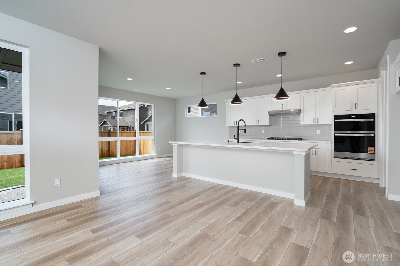 2443 Ridgeway Drive Oak Harbor, WA 98277 - Photo 4 of 11