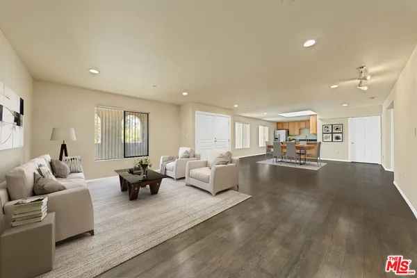$2,890 | 6815 Baird Avenue, Unit 5, Reseda, CA 91335