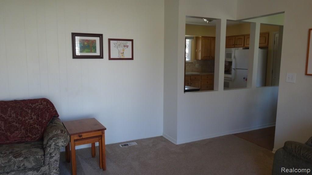 25228 Branchaster Road Farmington Hills, MI 48336 - Photo 18 of 24