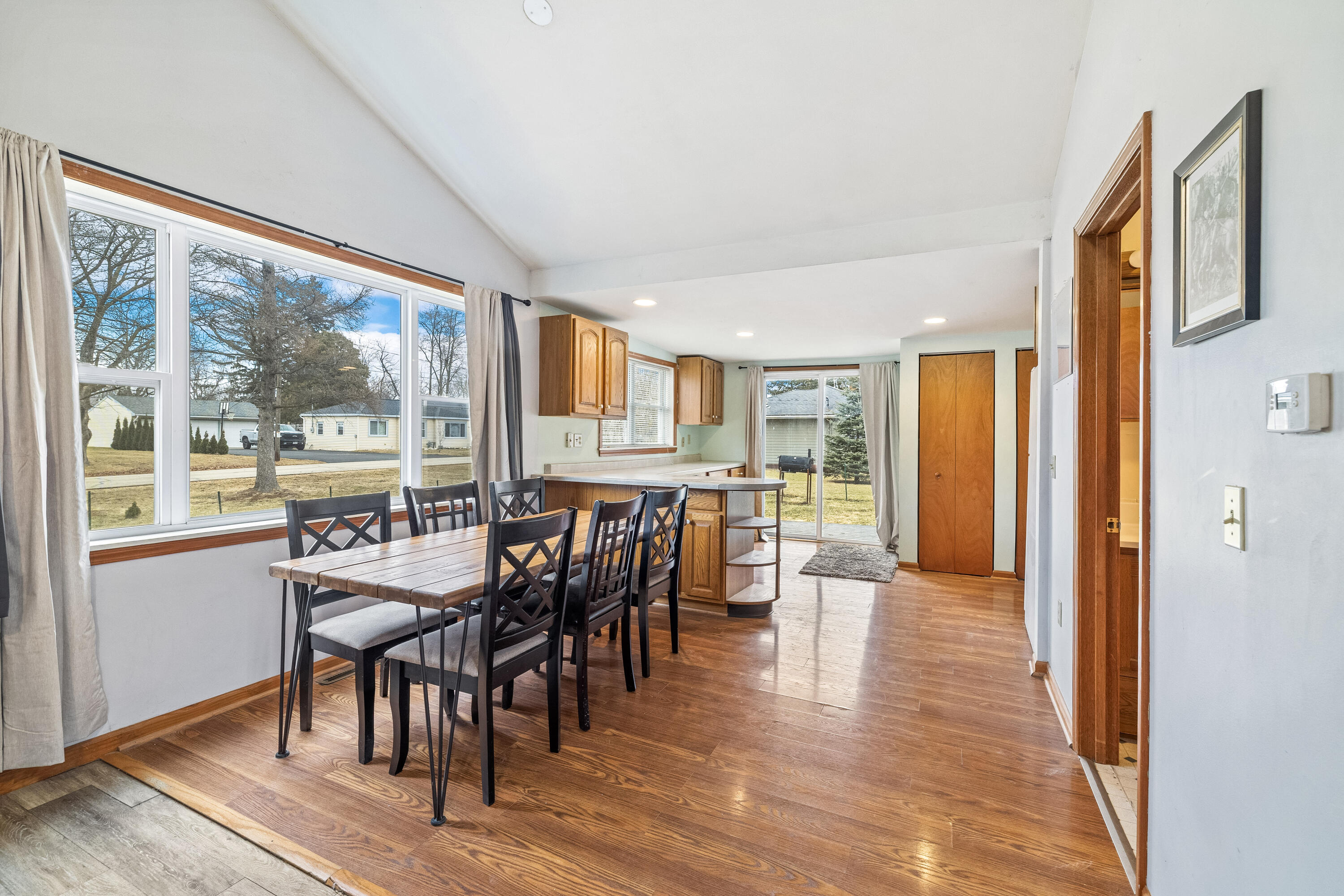 N1340 Cedar Road Bloomfield, WI 53128 - Photo 5 of 14 Dining and Kitchen