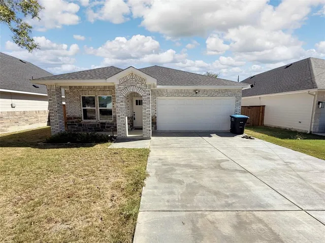 $2,475 | 805 Exeter Street, Fort Worth, TX 76104