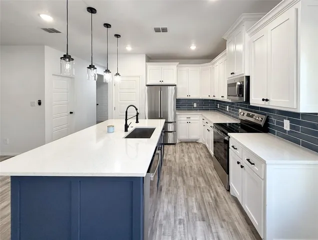 $2,475 | 805 Exeter Street, Fort Worth, TX 76104