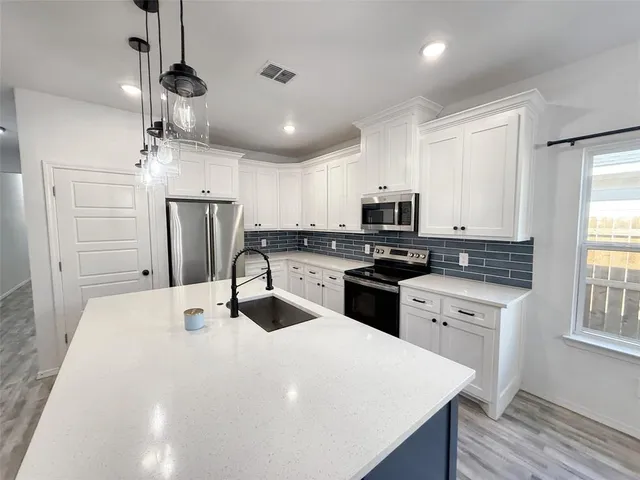 $2,475 | 805 Exeter Street, Fort Worth, TX 76104