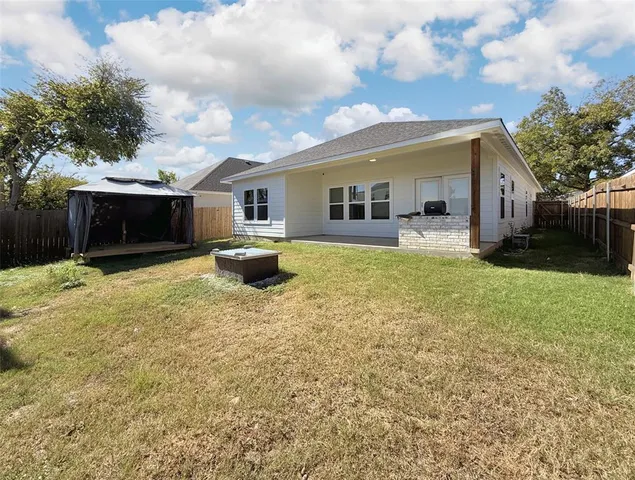 $2,475 | 805 Exeter Street, Fort Worth, TX 76104