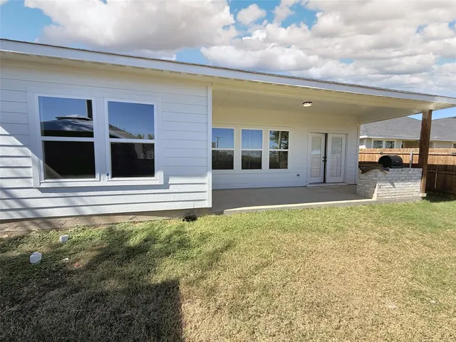 $2,475 | 805 Exeter Street, Fort Worth, TX 76104