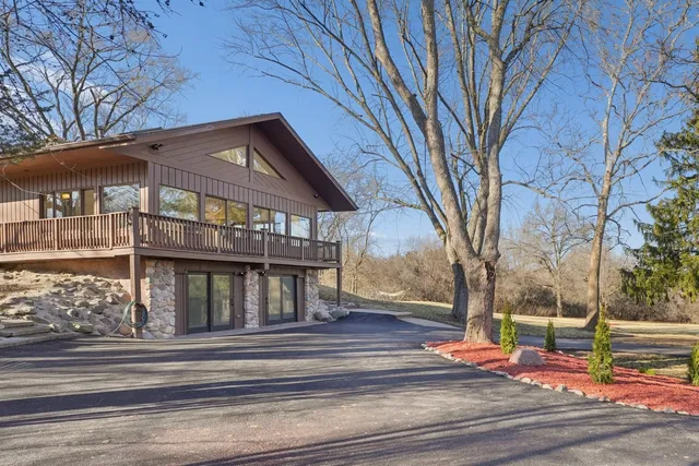 $785,000 | 120 Old Barrington Road, North Barrington, IL 60010