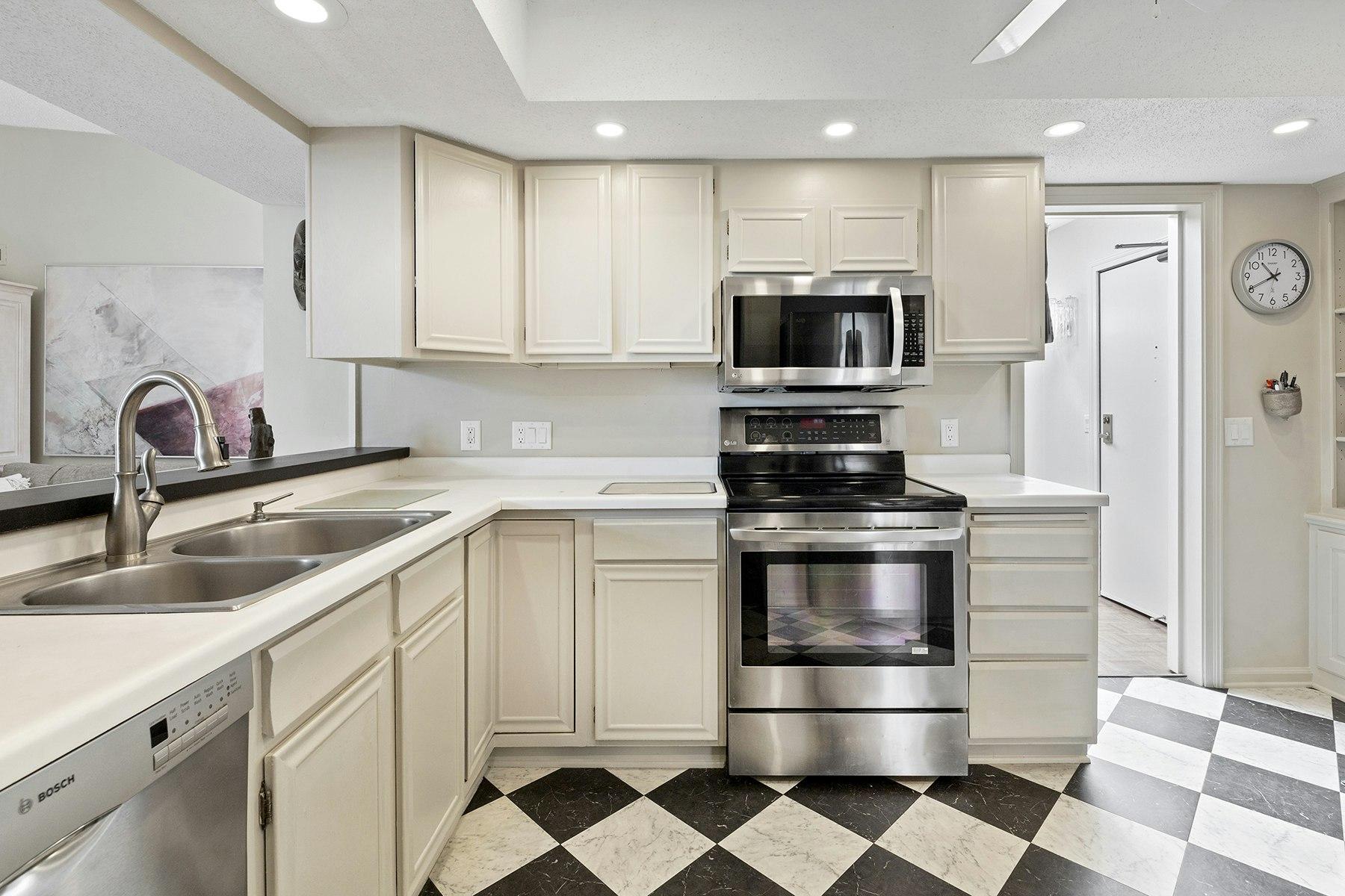 5601 Dewey Hill Road, Unit 315 Edina, MN 55439 - Photo 8 of 37 Gallery Image 8