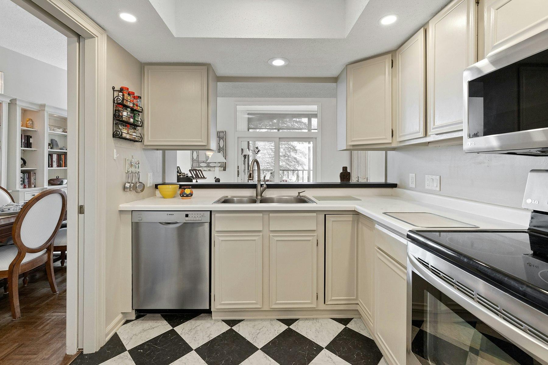 5601 Dewey Hill Road, Unit 315 Edina, MN 55439 - Photo 9 of 37 Gallery Image 9