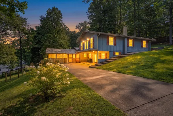 $699,900 | 554 Hickman Shores Road, Dover, TN 37058