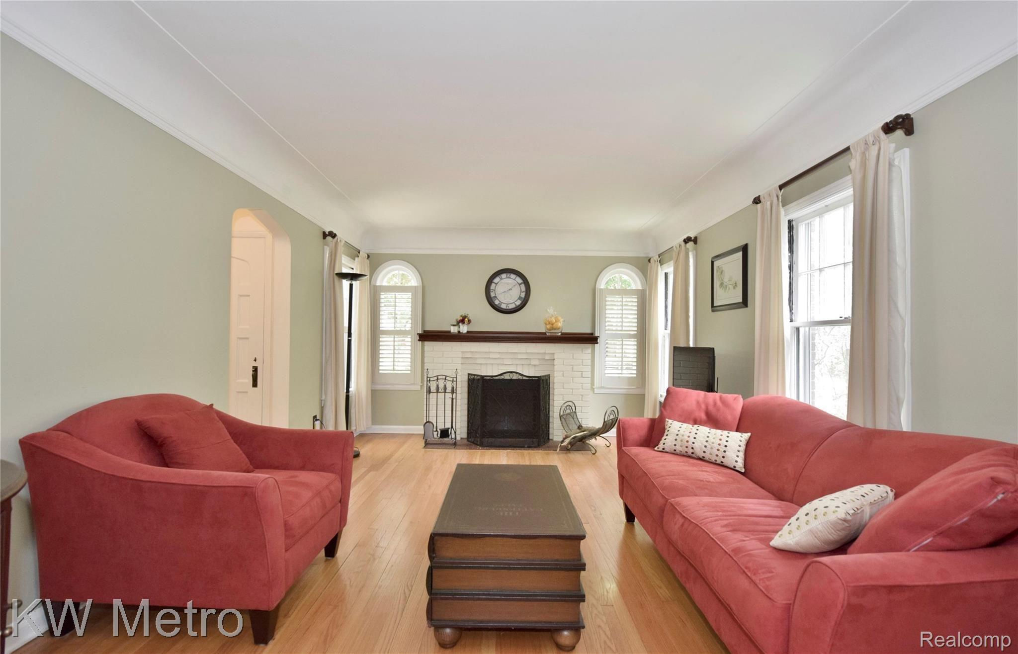 42 Fairwood Boulevard Pleasant Ridge, MI 48069 - Photo 9 of 53 living room .JPG