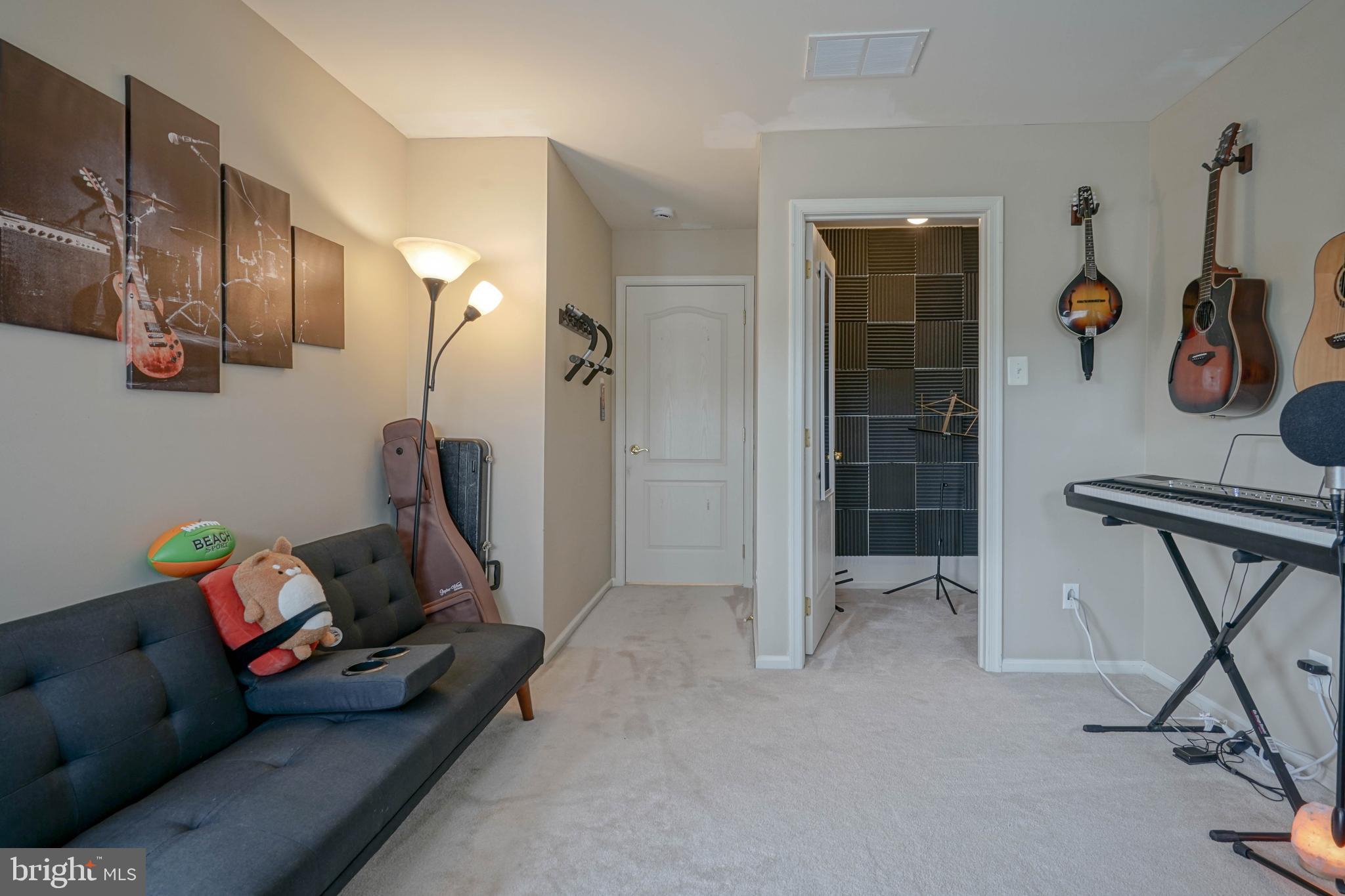 4 Compass Circle Mount Laurel, NJ 08054 - Photo 24 of 48 a living room with furniture