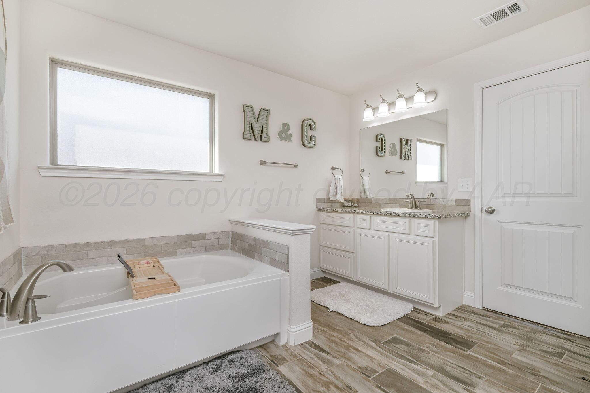 7302 Sinclair Street Amarillo, TX 79119 - Photo 12 of 21 Primary Bathroom, Soaker Tub
