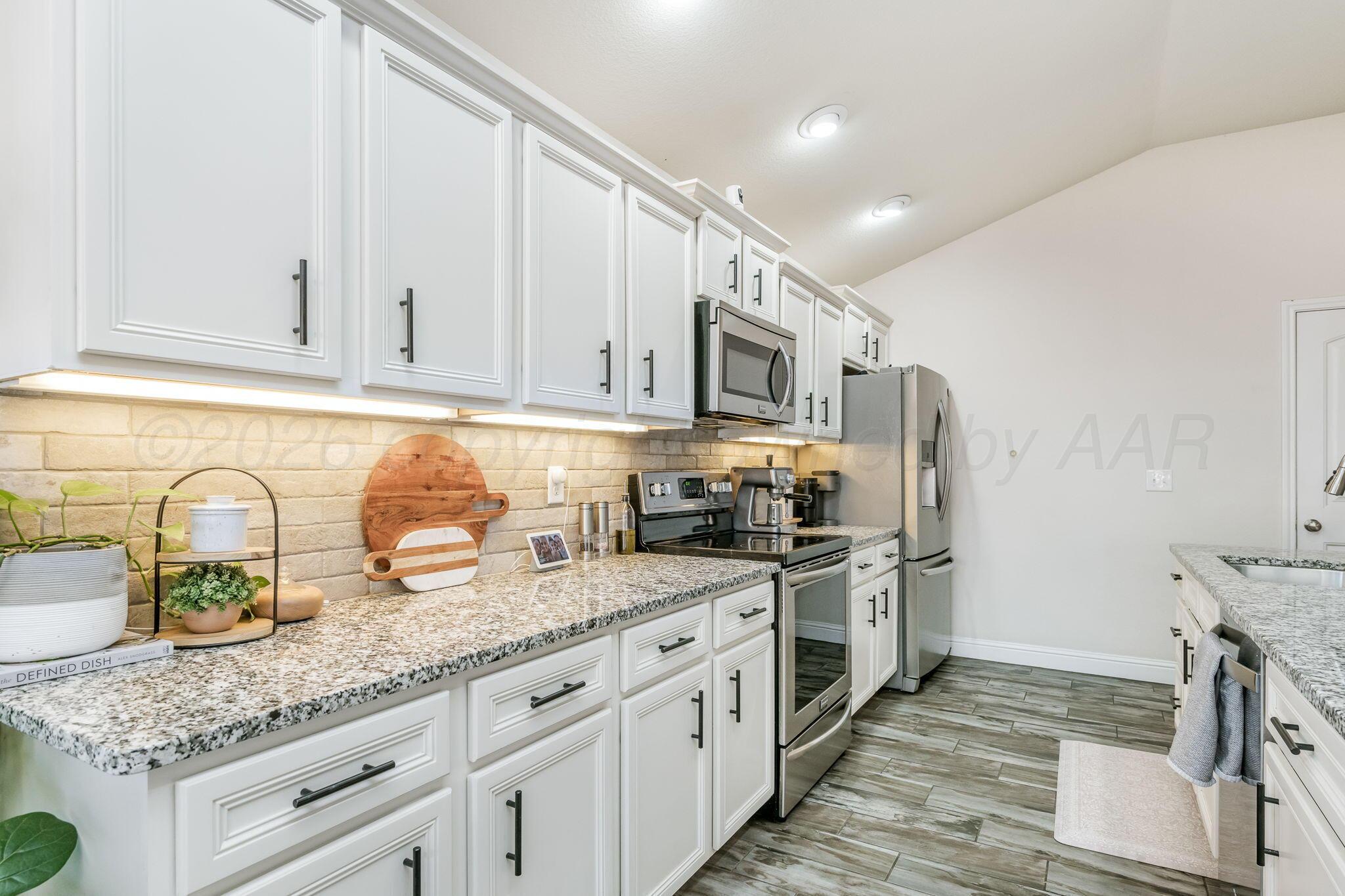 7302 Sinclair Street Amarillo, TX 79119 - Photo 8 of 21 Kitchen, Electric Range, Microwave