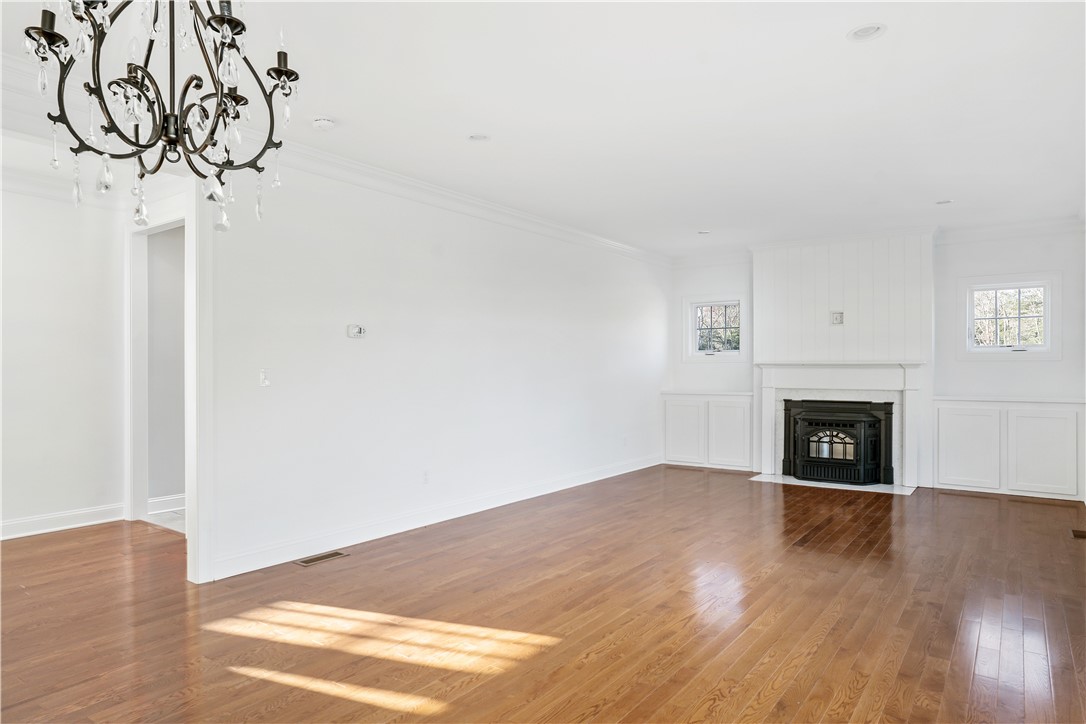 69 Cardinal Road Cranston, RI 02921 - Photo 5 of 17
