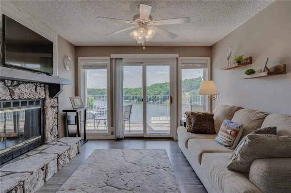 $189,500 | 28 Wheel House Circle, Unit 4A, Lake Ozark, MO 65049