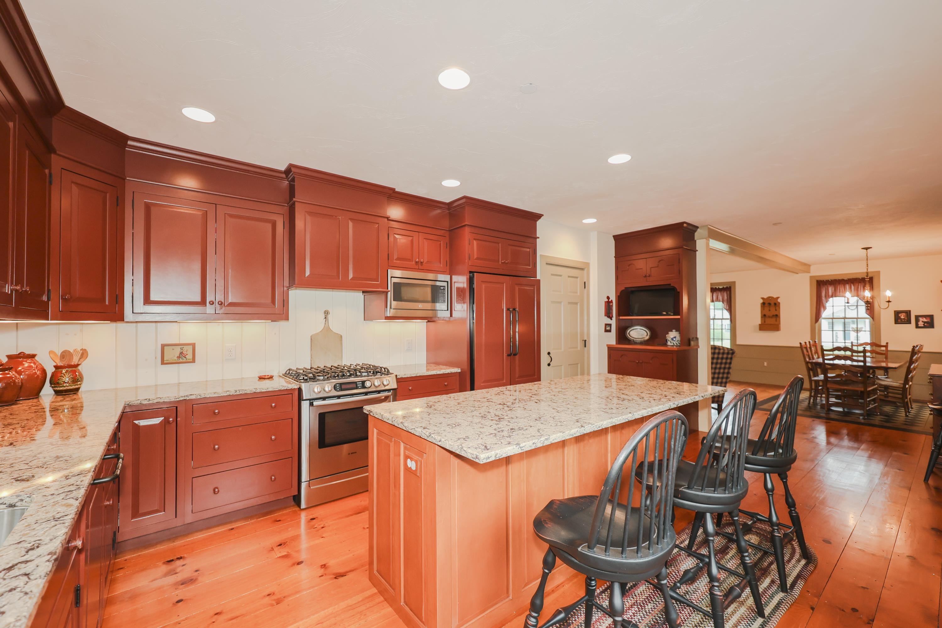 37 Shetland Road Chester, NH 03036 - Photo 3 of 34