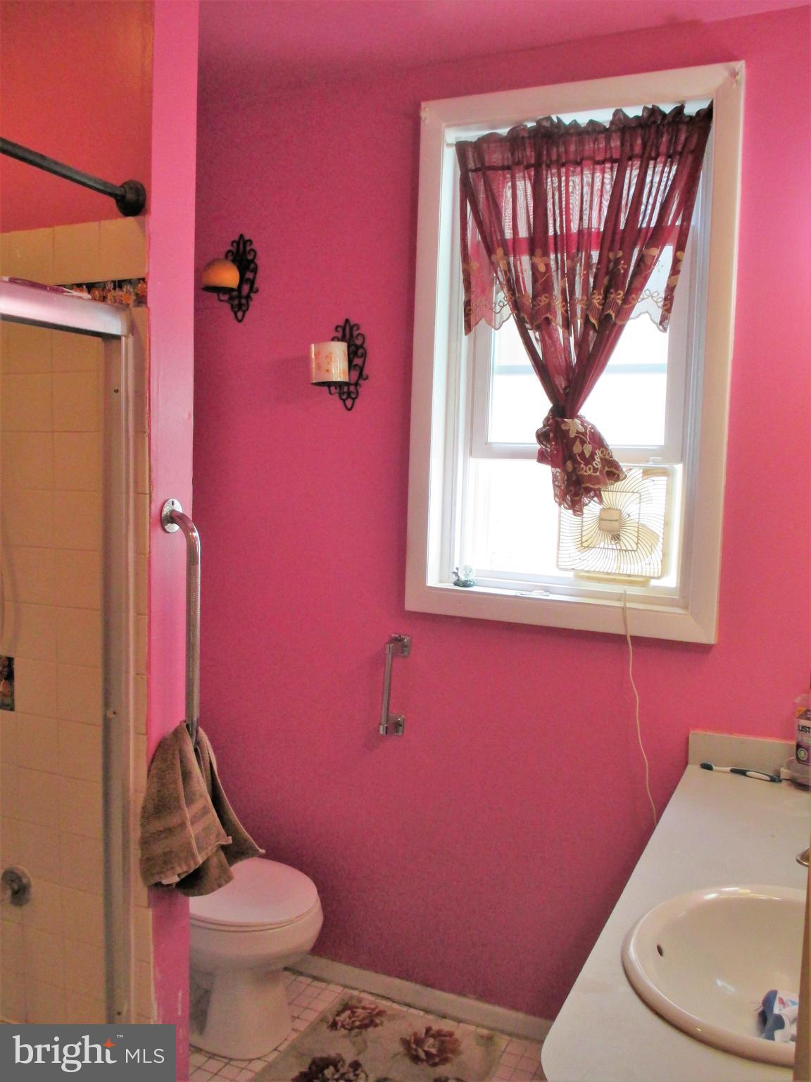 1222 Marlyn Road Philadelphia, PA 19151 - Photo 15 of 21 Bathroom