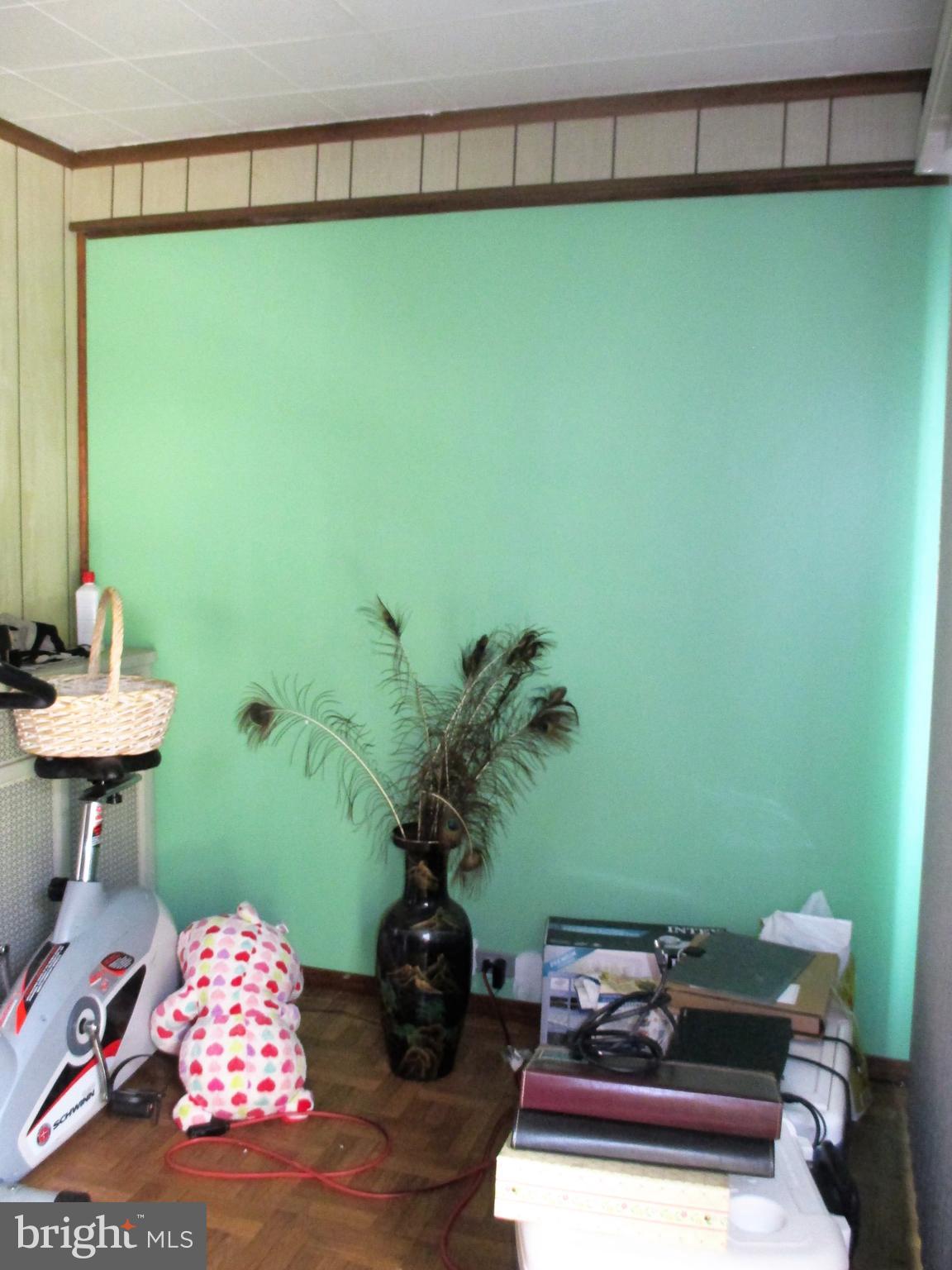 1222 Marlyn Road Philadelphia, PA 19151 - Photo 20 of 21 Enclosed Porch