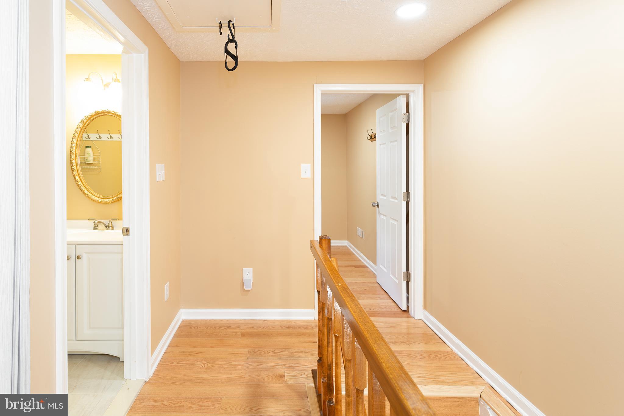 8333 Brookvale Court Springfield, VA 22153 - Photo 19 of 46 Hallway to Full Bath