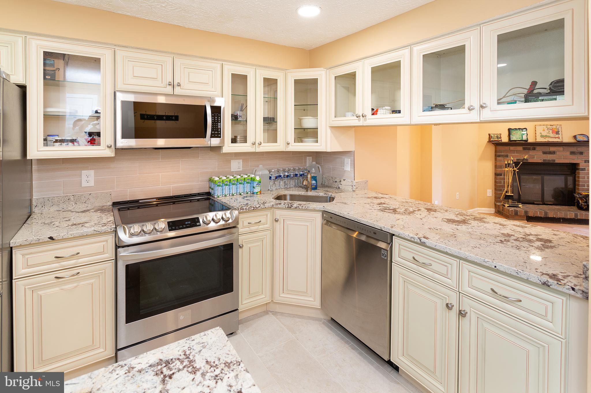 8333 Brookvale Court Springfield, VA 22153 - Photo 5 of 46 Kitchen