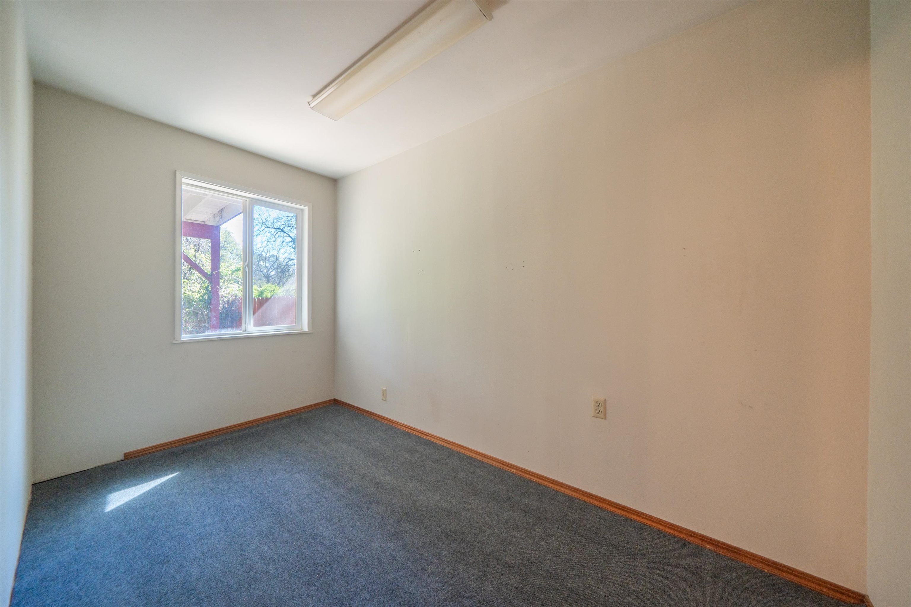 3081 Henderson Road Redding, CA 96002 - Photo 16 of 38