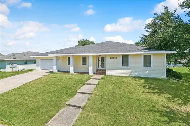 $1,975 | 20543 Old Spanish Trail, New Orleans, LA 70129