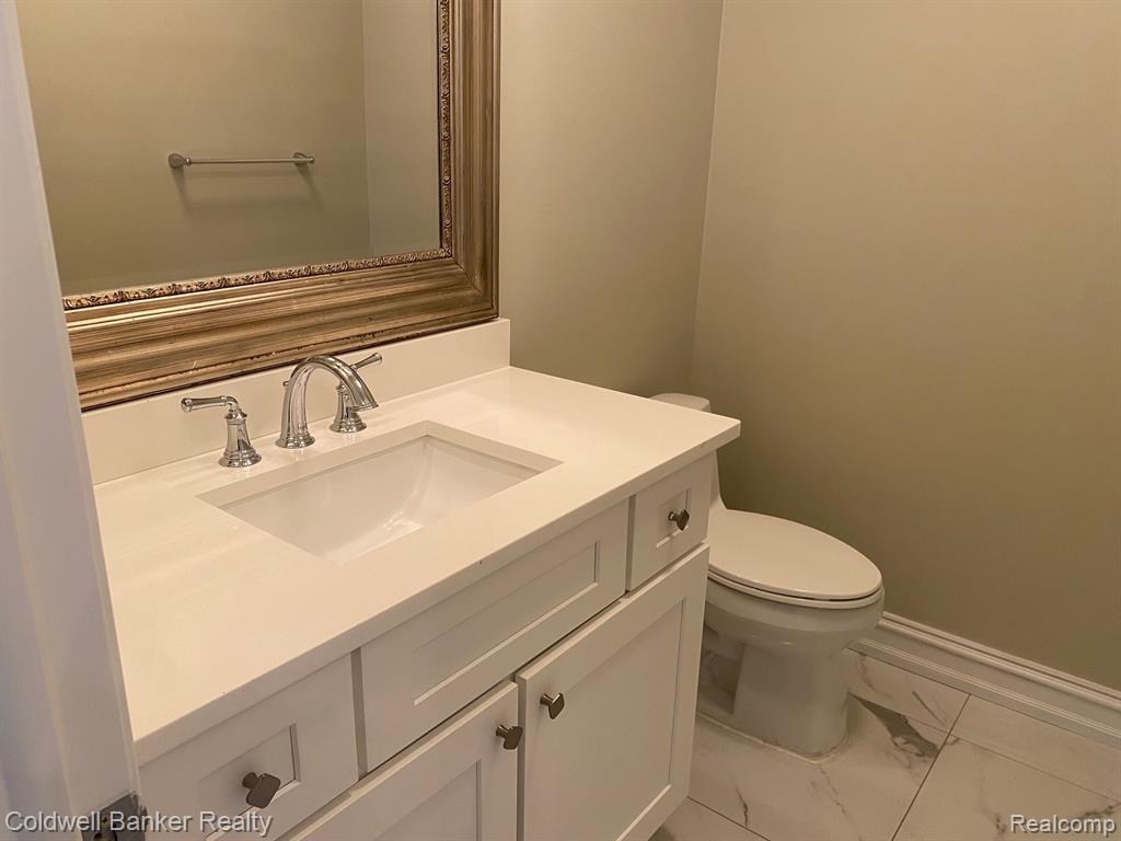 4045 West Maple Road, Unit 202 Bloomfield Hills, MI 48301 - Photo 11 of 23